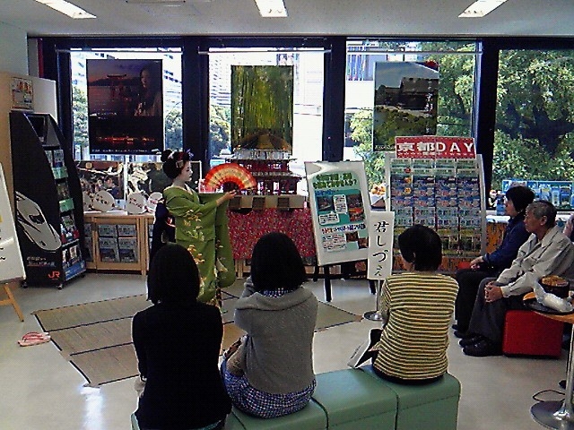 舞妓さんの1回目の京舞の風景。
