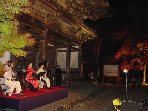 二胡の演奏会が行われました。
