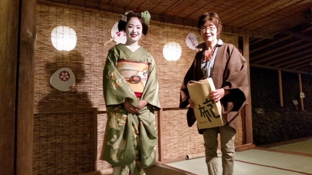 川床料理と舞妓はん30周年記念のプレゼント。